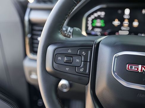 Used 2024 GMC Sierra 1500 AT4 w/ Technology Package AWD/4WD image 17