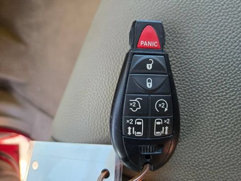 Certified 2016 Chrysler Town & Country Touring-L w/ Driver Convenience Group FWD image 25