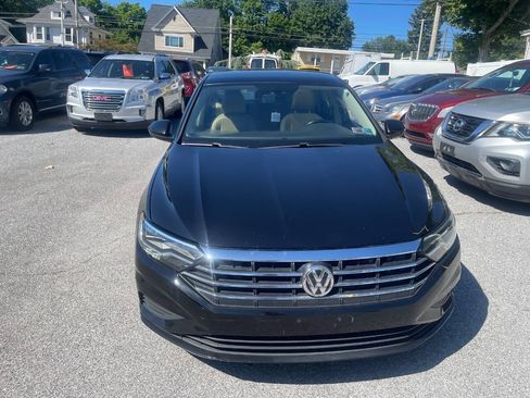 Used 2019 Volkswagen Jetta SE w/ Cold Weather Package FWD image 3