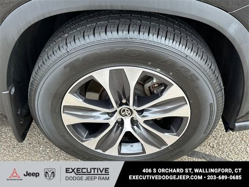 Used 2022 Toyota Highlander XLE image 7