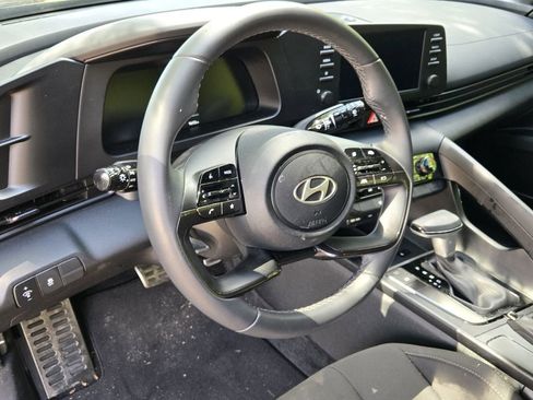 Used 2025 Hyundai Elantra Sport image 9