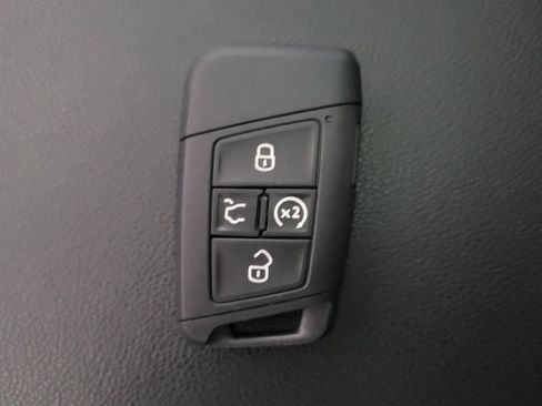 Used 2023 Volkswagen Jetta SE FWD image 32