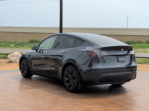 Used 2025 Tesla Model Y Long Range AWD/4WD image 4