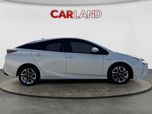 Used 2018 Toyota Prius Three Touring FWD image 7