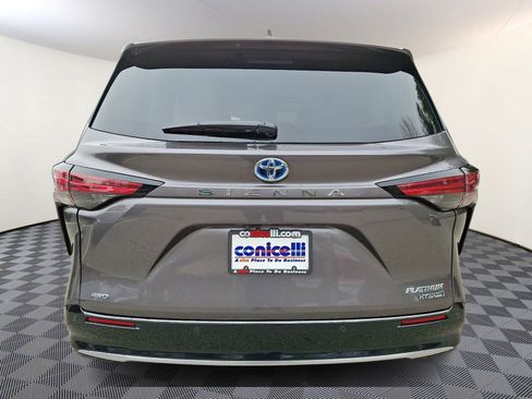 Used 2024 Toyota Sienna Platinum image 5
