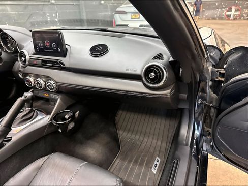 Used 2022 MAZDA MX-5 Miata Grand Touring w/ Weather Package RWD image 19