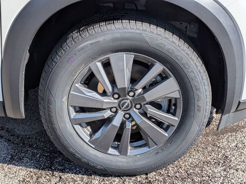Used 2023 Nissan Pathfinder SV AWD/4WD image 9