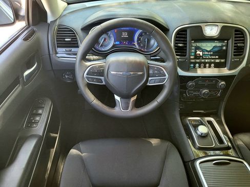 Used 2023 Chrysler 300 Touring RWD image 11
