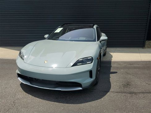 Used 2025 Porsche Taycan 4S image 33