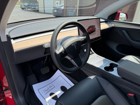 Used 2023 Tesla Model Y Long Range image 31