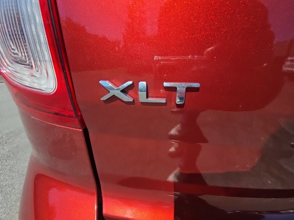 Used 2014 Ford Explorer XLT w/ Equipment Group 202A AWD/4WD image 33