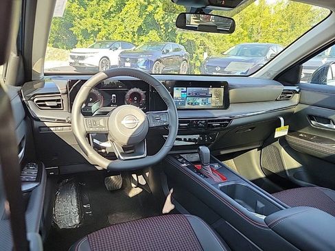 Used 2025 Nissan Kicks SR w/ SR Premium Package image 12