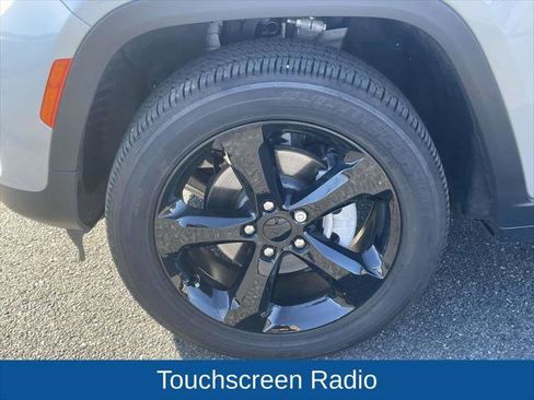 Certified 2025 Jeep Grand Cherokee Altitude RWD image 12