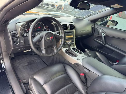 Used 2005 Chevrolet Corvette Coupe w/ Preferred Equipment Group RWD image 21