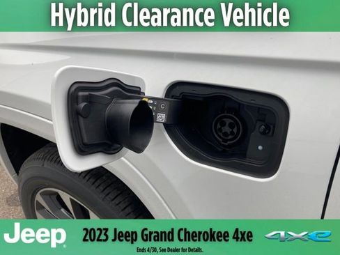 New 2023 Jeep Grand Cherokee Overland w/ Luxury Tech Group IV AWD/4WD image 26