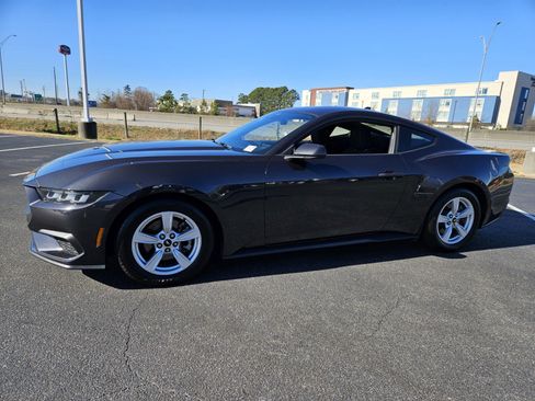 Used 2024 Ford Mustang Coupe image 3