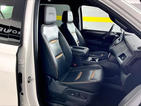 Used 2023 GMC Yukon XL AT4 image 9