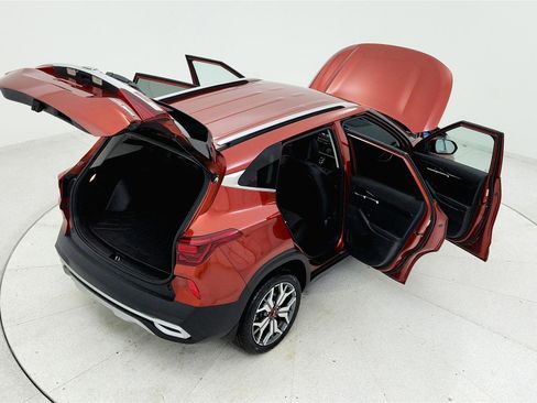 Used 2021 Kia Seltos S AWD/4WD image 23