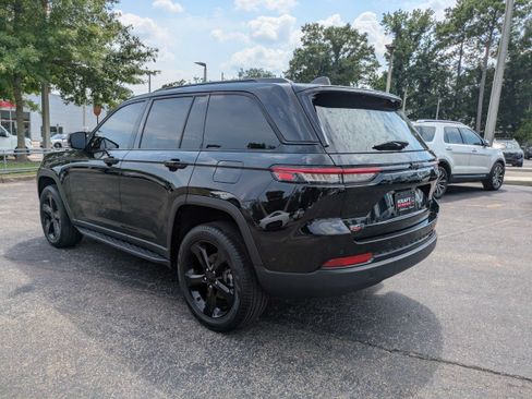 Used 2024 Jeep Grand Cherokee Limited w/ Black Appearance Package RWD image 6