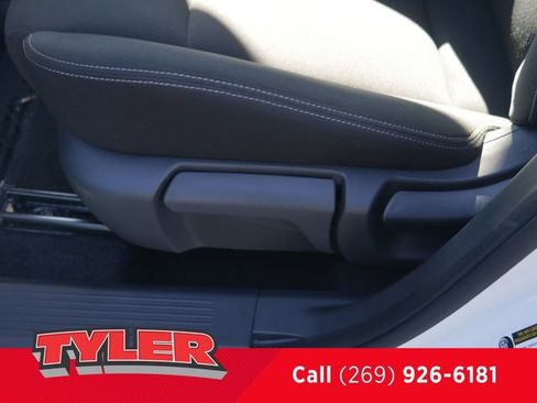 Used 2024 Nissan Rogue S FWD image 21
