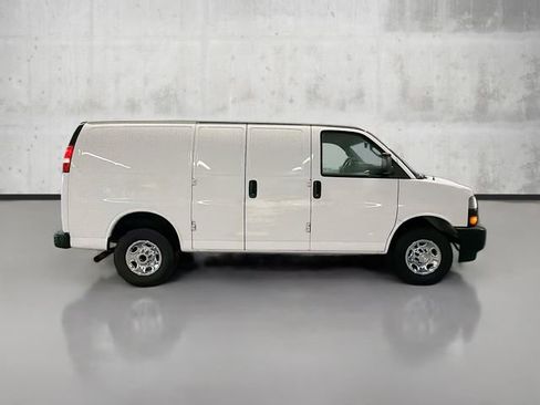 Used 2020 Chevrolet Express 2500 w/ Driver Convenience Package image 4