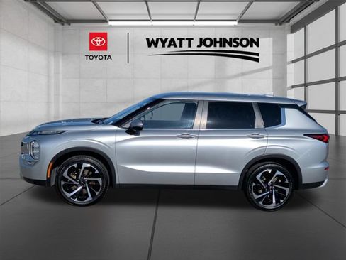 Used 2024 Mitsubishi Outlander SE AWD/4WD image 2