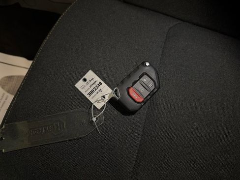 Used 2025 Jeep Wrangler Unlimited Sahara image 32