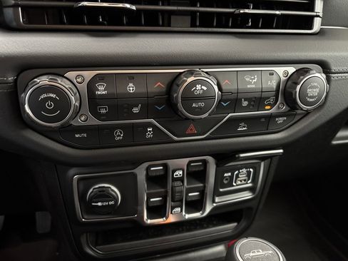 New 2026 Jeep Gladiator Sport AWD/4WD image 15