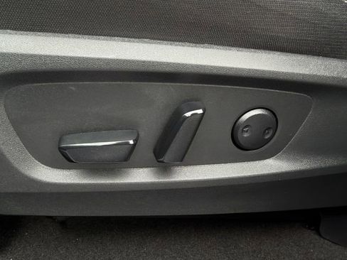 Used 2025 Nissan Pathfinder SV FWD image 23