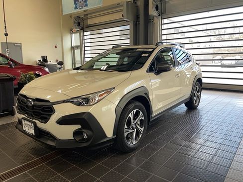 Used 2024 Subaru Crosstrek 2.0i Premium image 3