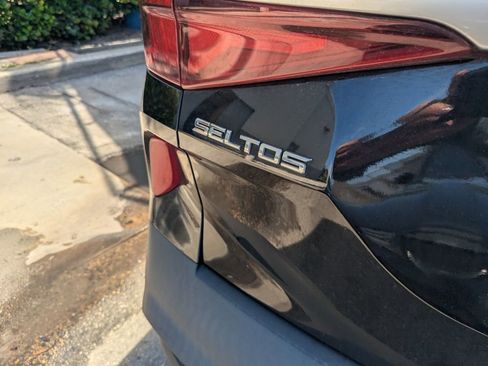 Used 2021 Kia Seltos LX AWD/4WD image 15