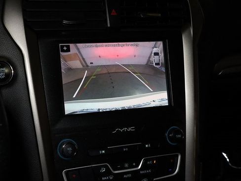 Used 2019 Ford Fusion SE image 18