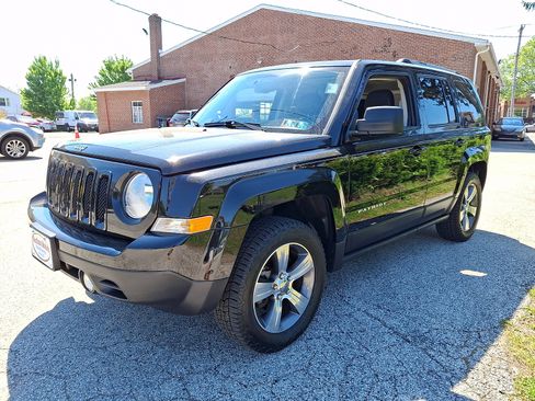 Used 2017 Jeep Patriot High Altitude AWD/4WD image 3