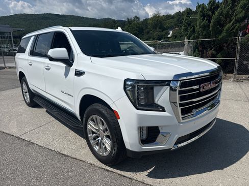 Used 2023 GMC Yukon XL SLT w/ SLT Premium Package AWD/4WD image 1