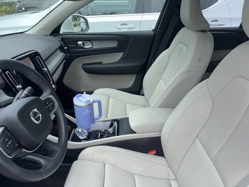 Used 2025 Volvo XC40 B5 Plus w/ Protection Package Premier AWD/4WD image 4