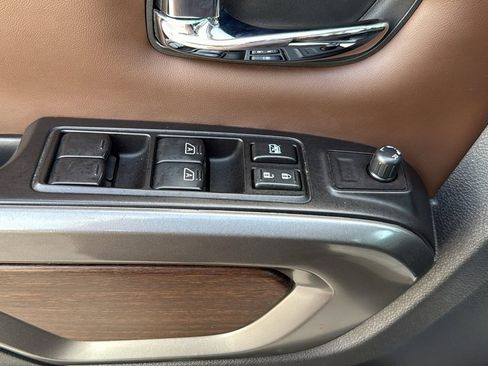 Used 2019 Nissan Titan Platinum Reserve w/ Platinum Utility Package image 12