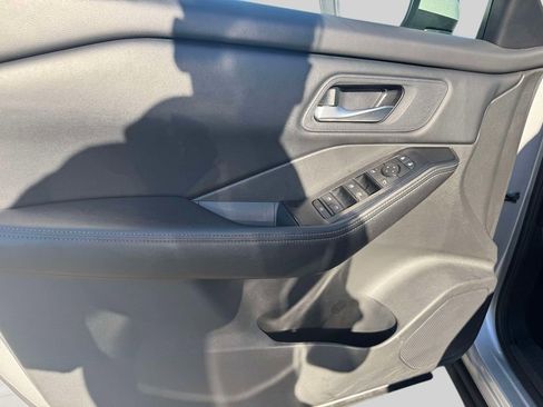 Used 2025 Nissan Rogue SV AWD/4WD image 15