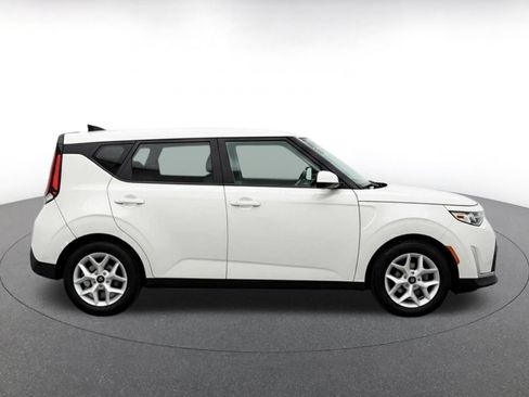 Used 2025 Kia Soul LX w/ LX Technology Package FWD image 14