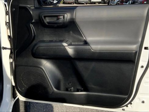 Used 2022 Toyota Tacoma SR image 22
