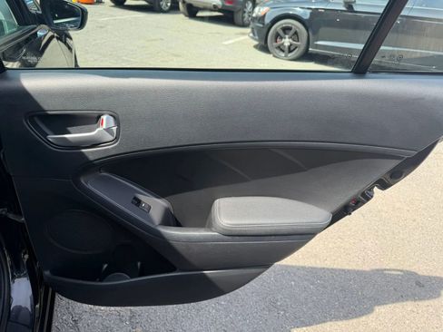 Used 2017 Kia Forte LX image 7