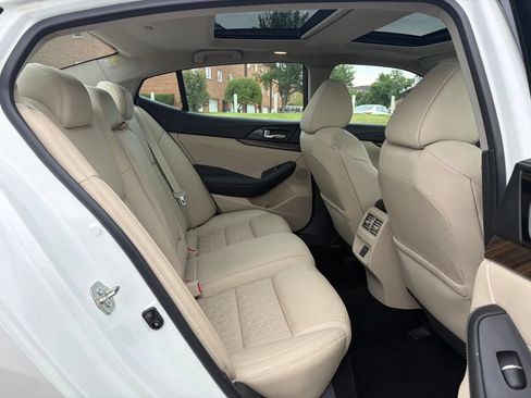 Used 2018 Nissan Maxima Platinum FWD image 22