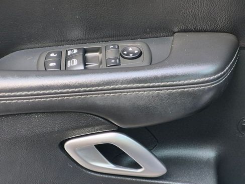 Used 2019 Dodge Challenger SXT RWD image 2