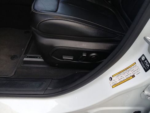 Used 2023 Jeep Grand Cherokee L Limited w/ Black Appearance Package image 31