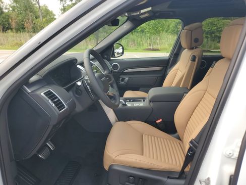 New 2026 Land Rover Discovery Dynamic SE AWD/4WD image 12