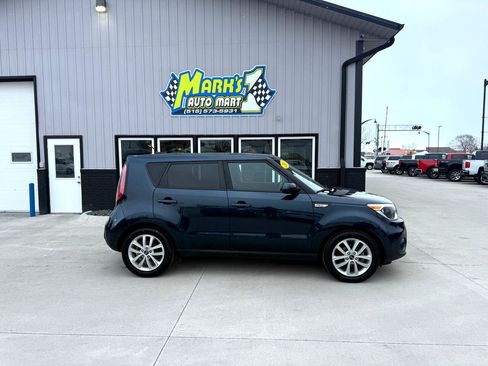 Used 2017 Kia Soul + image 7