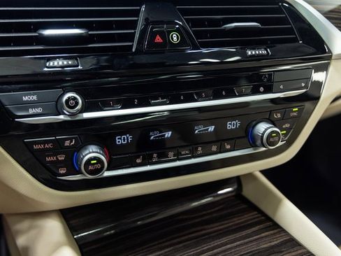 Certified 2022 BMW 540i xDrive w/ Convenience Package image 21