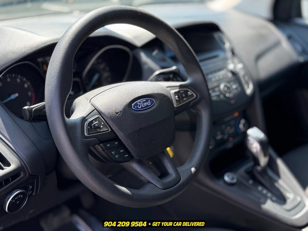 Used 2015 Ford Focus SE w/ Reverse Sensing Package FWD image 13