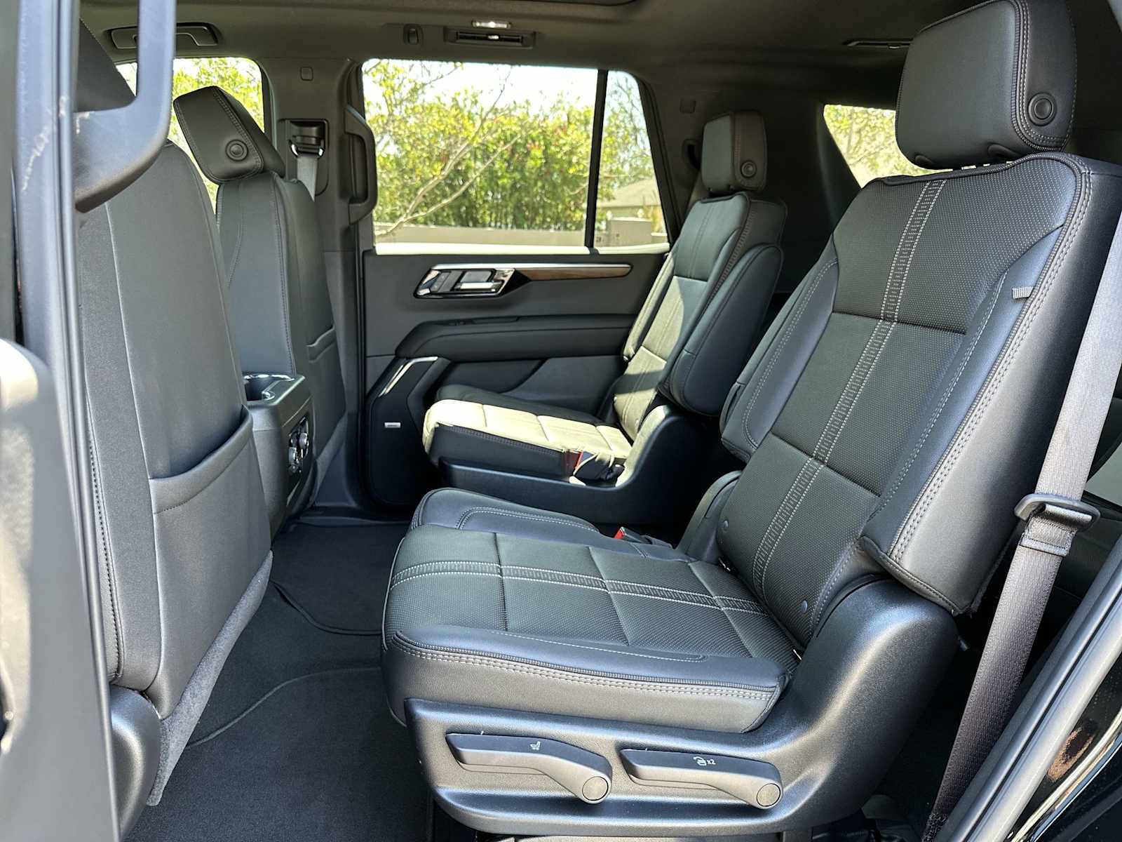 New 2026 Chevrolet Tahoe High Country w/ Sun And Tow Package AWD/4WD image 17