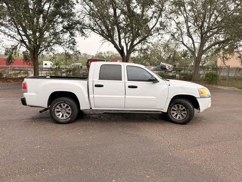 Used 2008 Mitsubishi Raider LS image 4