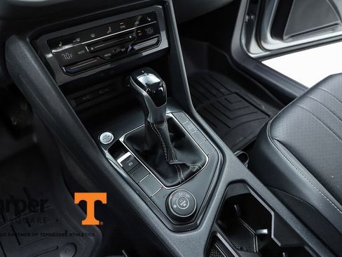 Used 2022 Volkswagen Tiguan SE image 24